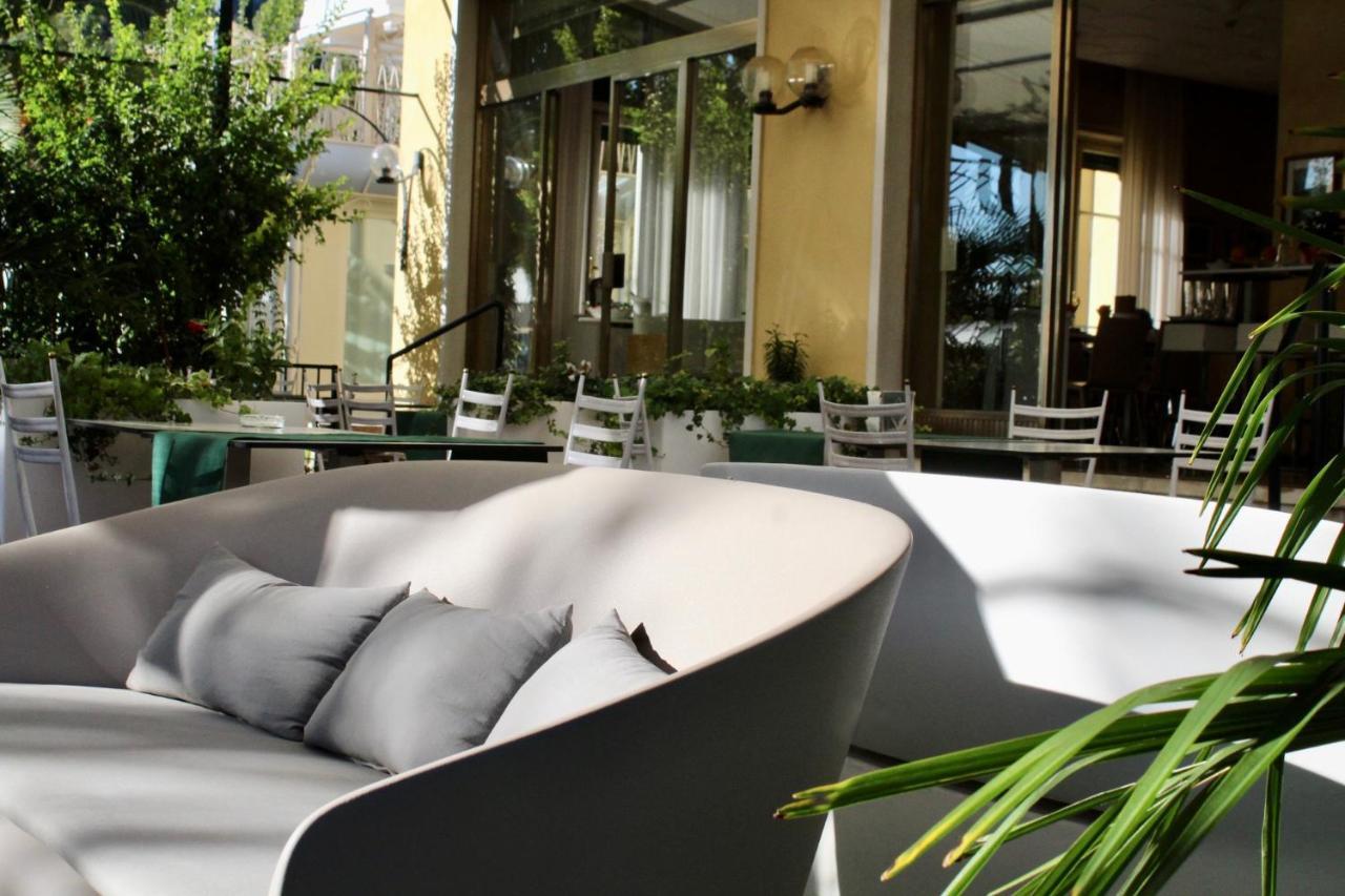 Hotel Tre Corone Garda  Exteriör bild