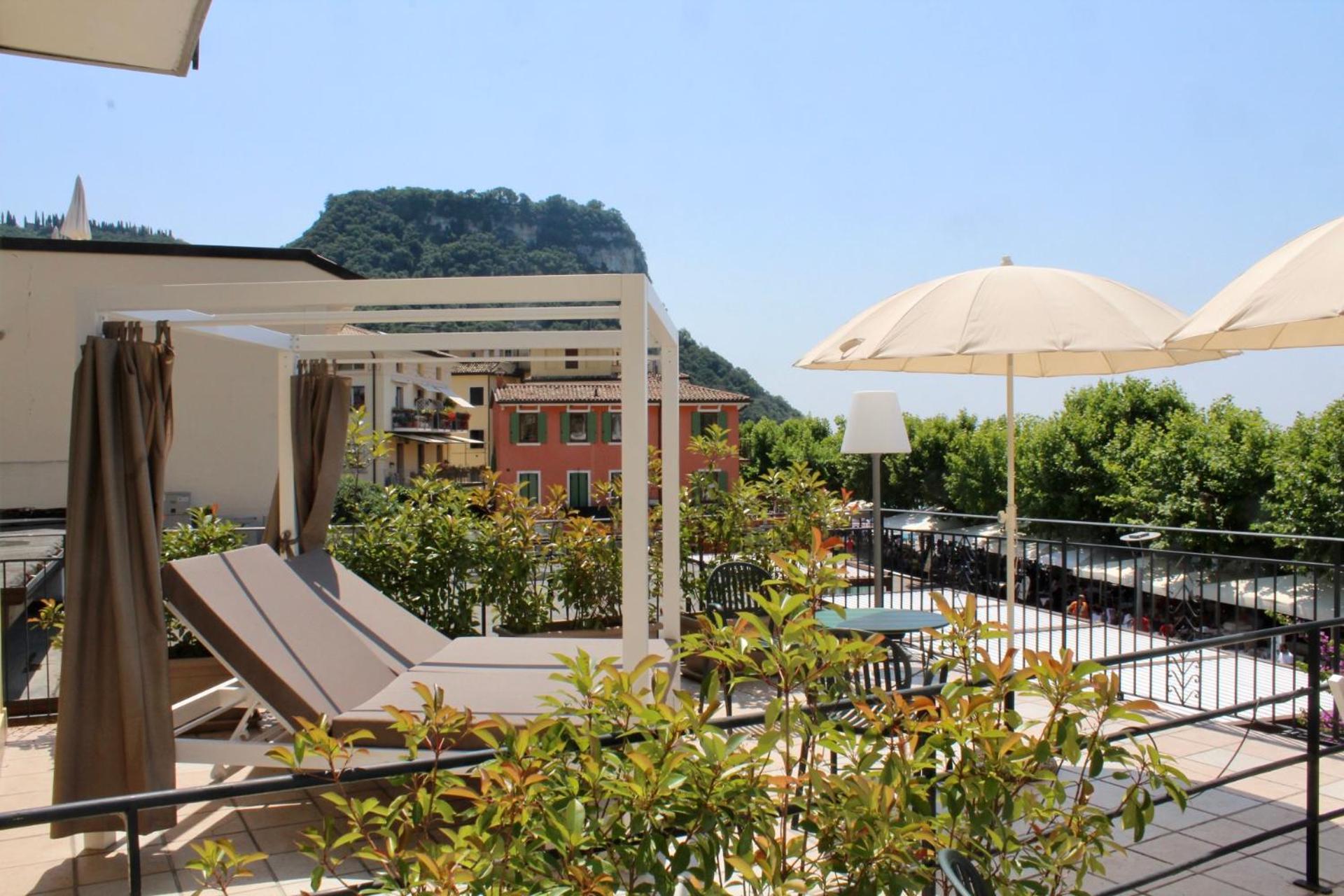 Hotel Tre Corone Garda  Exteriör bild