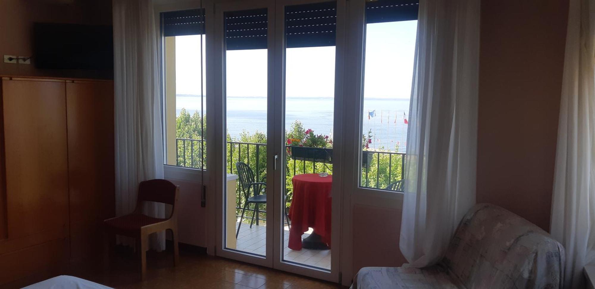 Hotel Tre Corone Garda  Exteriör bild